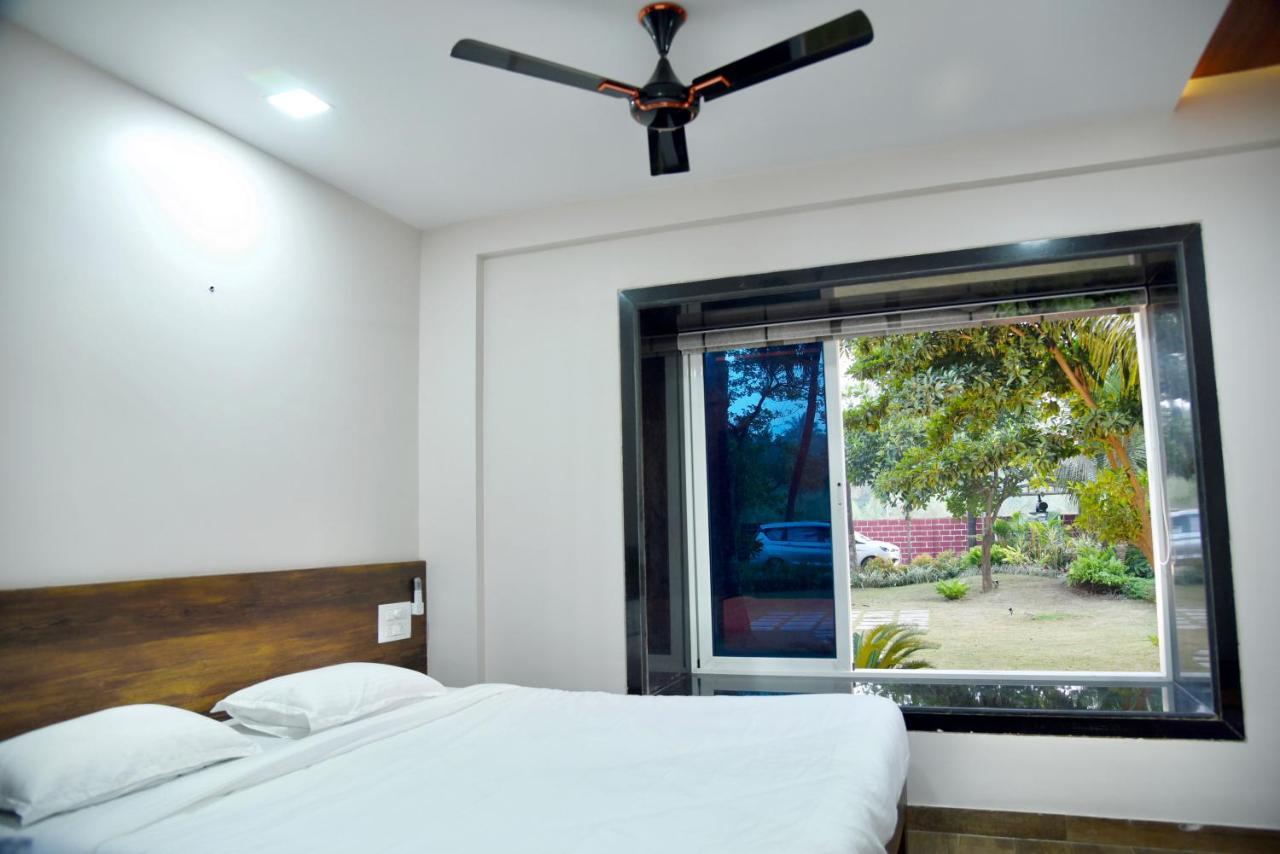 Jimmy Beach Resort Alībāg Eksteriør billede